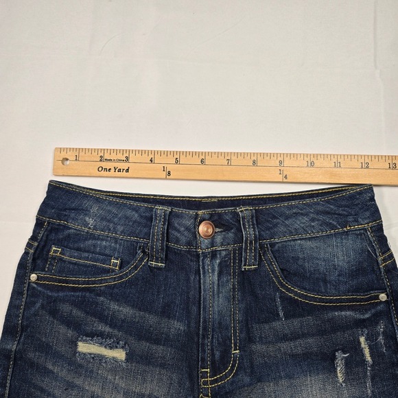 No Boundaries Crochet Lace Trim Distressed Denim Shorts Dark Wash Size 3 Womens - Picture 2 of 8